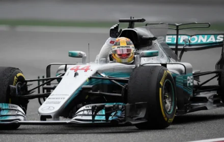 2017 Chinese Grand Prix- Lewis Hamilton beats Sebastian Vettel