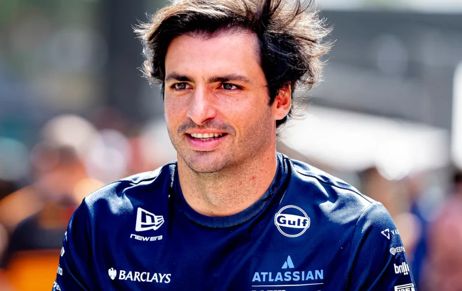 Carlos Sainz signs new multi-year Williams contract to complete 2027 F1 driver line-up