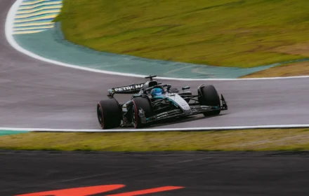 Dynamic shot of a Formula 1 car speeding around the Interlagos circuit in São Paulo