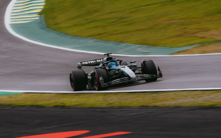 Dynamic shot of a Formula 1 car speeding around the Interlagos circuit in São Paulo
