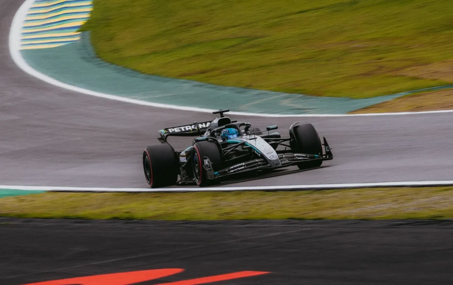 Dynamic shot of a Formula 1 car speeding around the Interlagos circuit in São Paulo